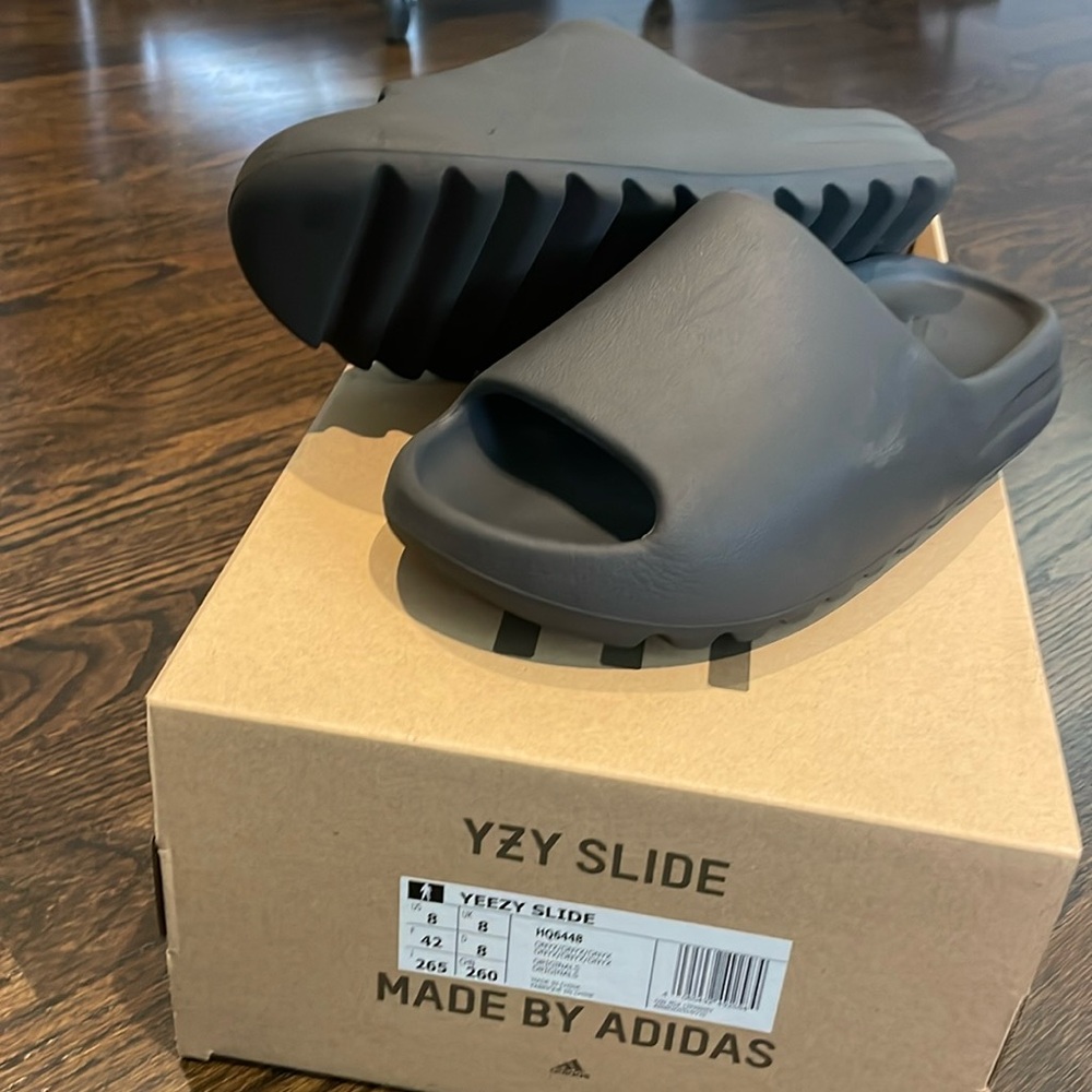 Adidas Yeezy Slides Black/Onyx size 8 adult